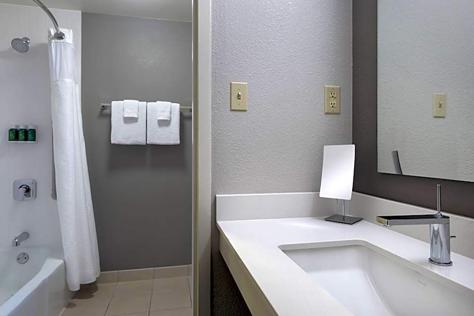 Courtyard by Marriott Lincroft Red Bank