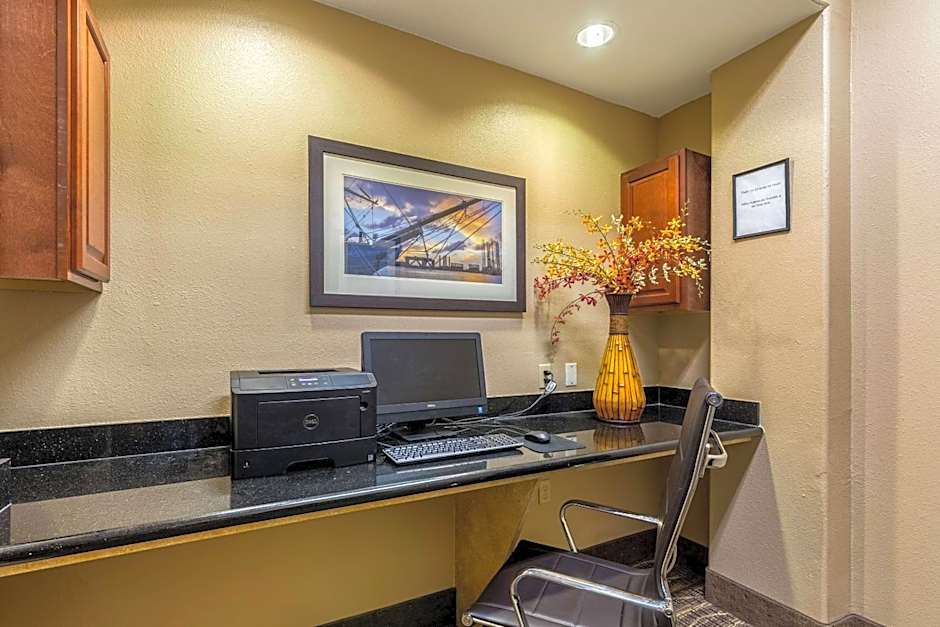 Comfort Suites Galveston Cruise Port Area - Beachside