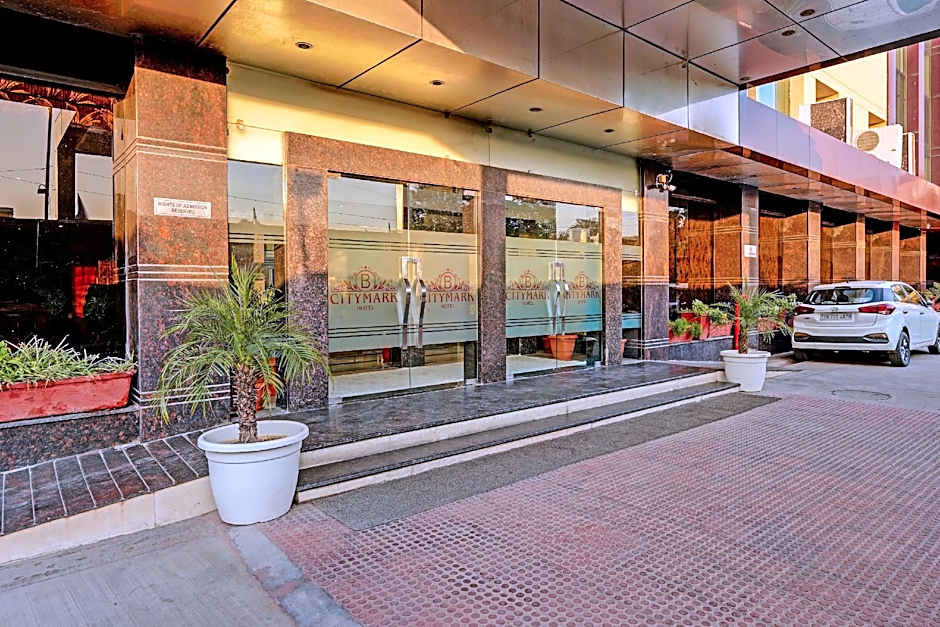 Super Townhouse OAK Hotel City Mark Gurgaon