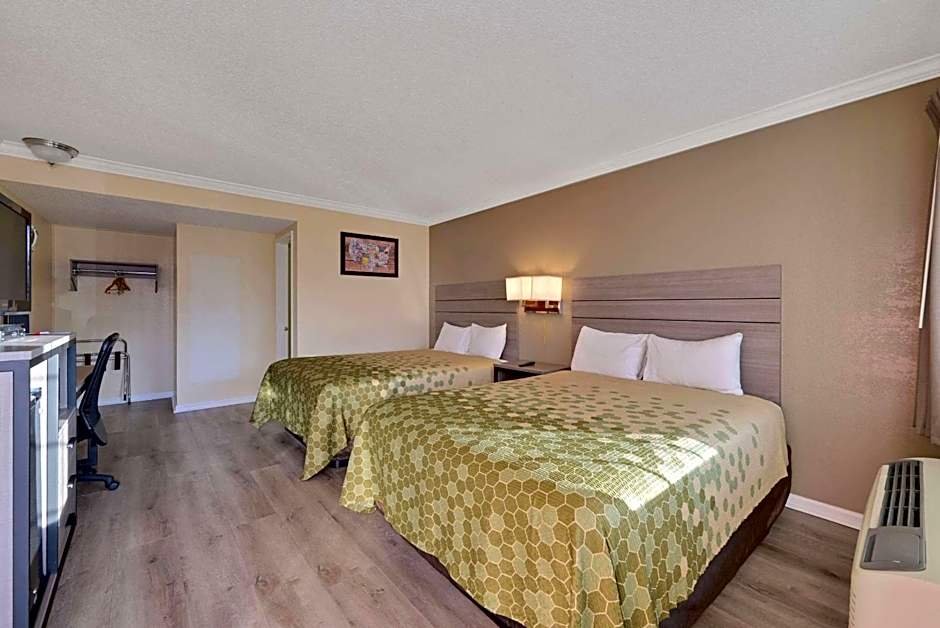 Econo Lodge Woodland near I-5