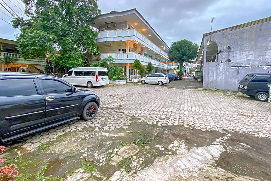 RedDoorz at Hotel Roda Mas 2 near Gor Satria