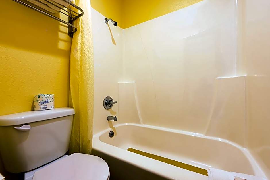 Coastal Inn by OYO Lincoln City - Oregon Coast Hwy