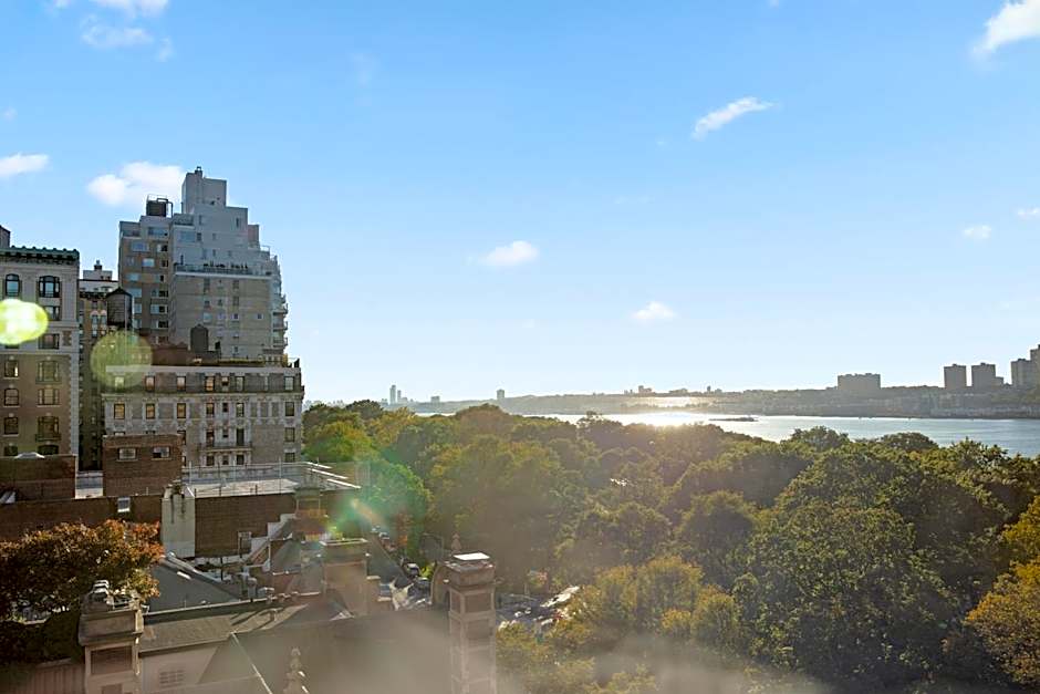 Riverside Tower Hotel