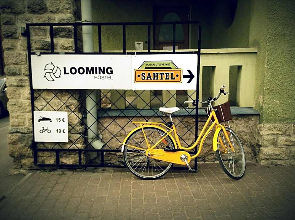 Looming Hostel
