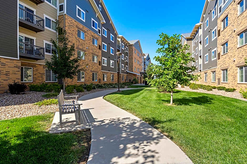WaterWalk Extended Stay by Wyndham Kansas City - Overland Pk