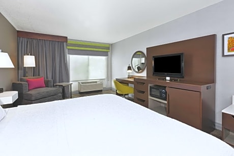 2 Queens Mobility Access Tub W/Sofabed Nosmok