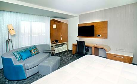 High Floor – King Room with Sofa Bed