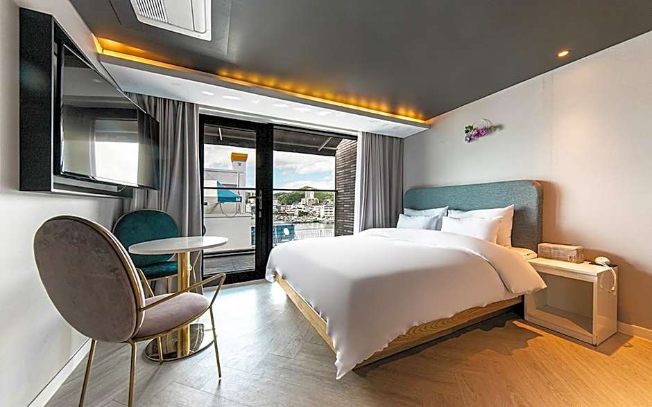 Tongyeong Hangnam Brown Dot