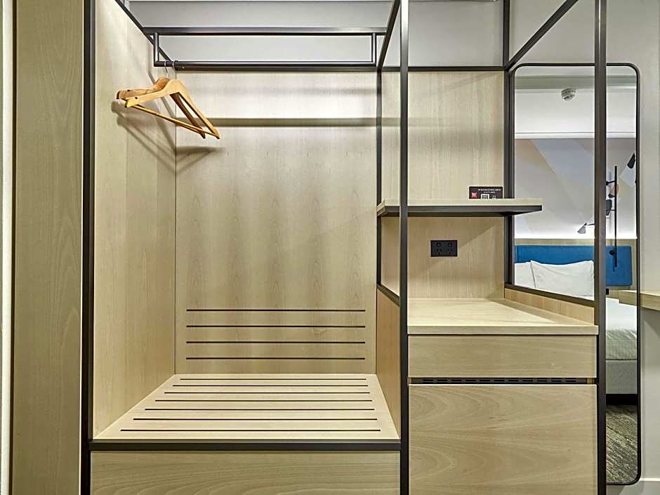 Photo 1 of 8 of Premium 1 King Bed