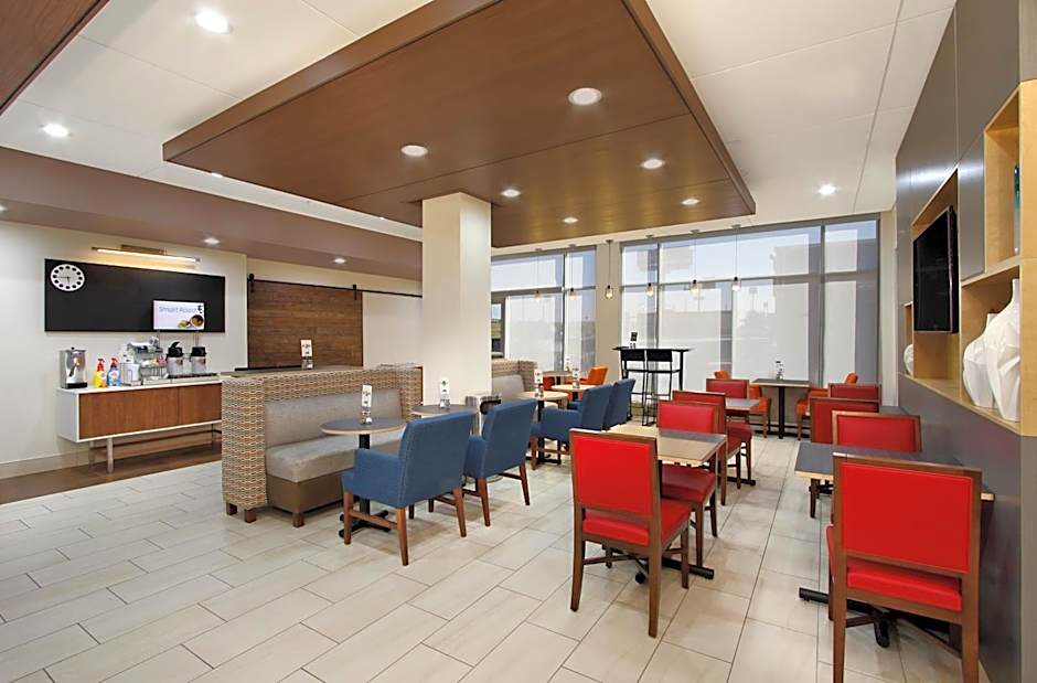 Holiday Inn Express & Suites Brookshire - Katy Freeway By IHG