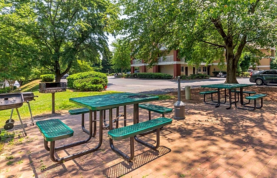 Extended Stay America Suites - Greensboro - Wendover Ave. - Big Tree Way