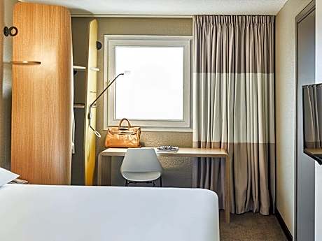 Standard Room with two single beds