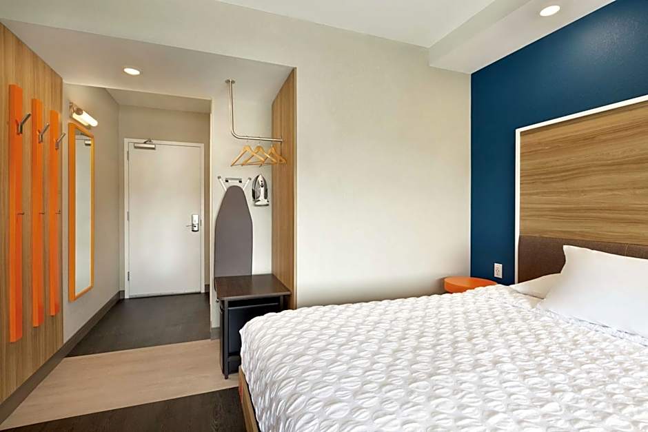 Photo 1 of 5 of 1 King Bed