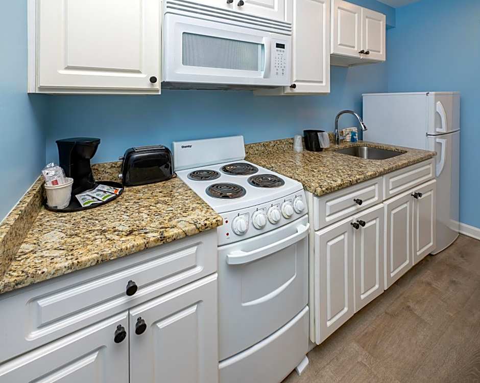 Commander Beach House Hotel