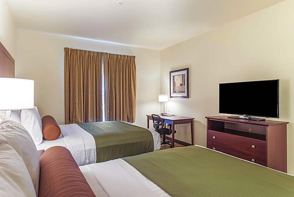 Cobblestone Hotel & Suites - Hutchinson