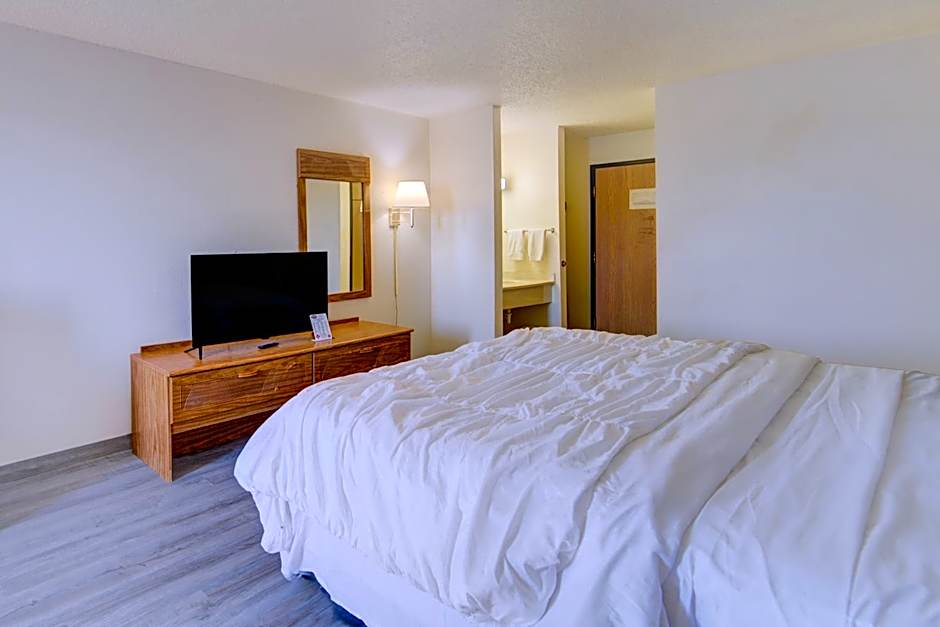 Capital O Amerihost Inn and Suites Mexico Hwy 54 MO