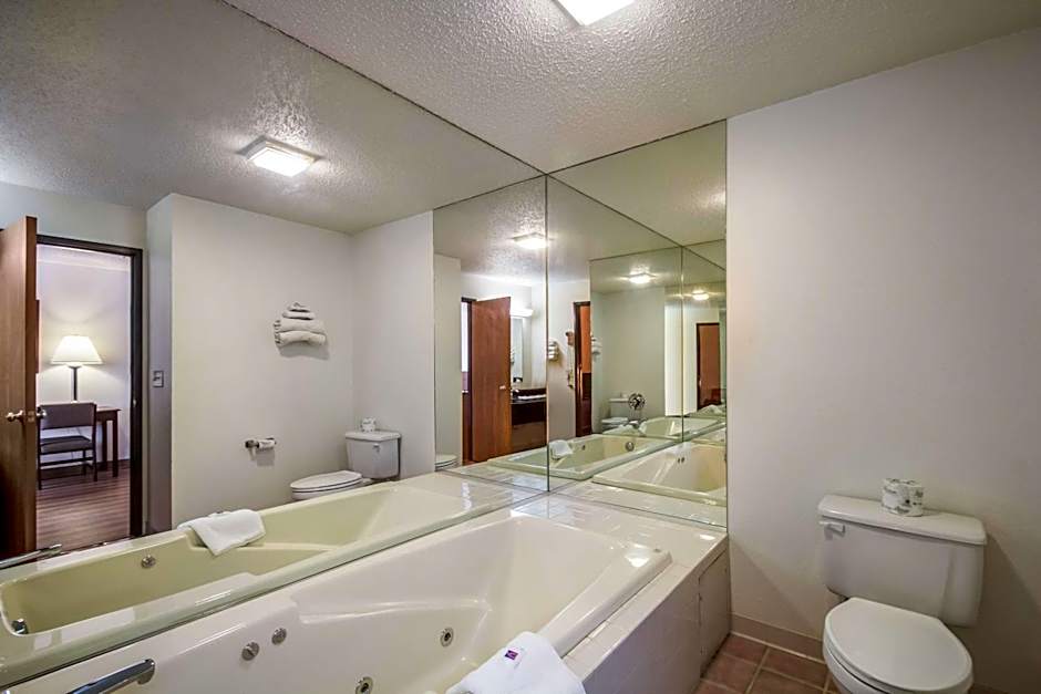 Motel 6-Saukville, WI