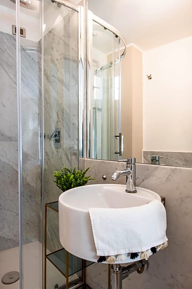 Moncada Suites & Apartments