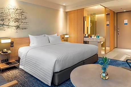 Deluxe Corner King Room