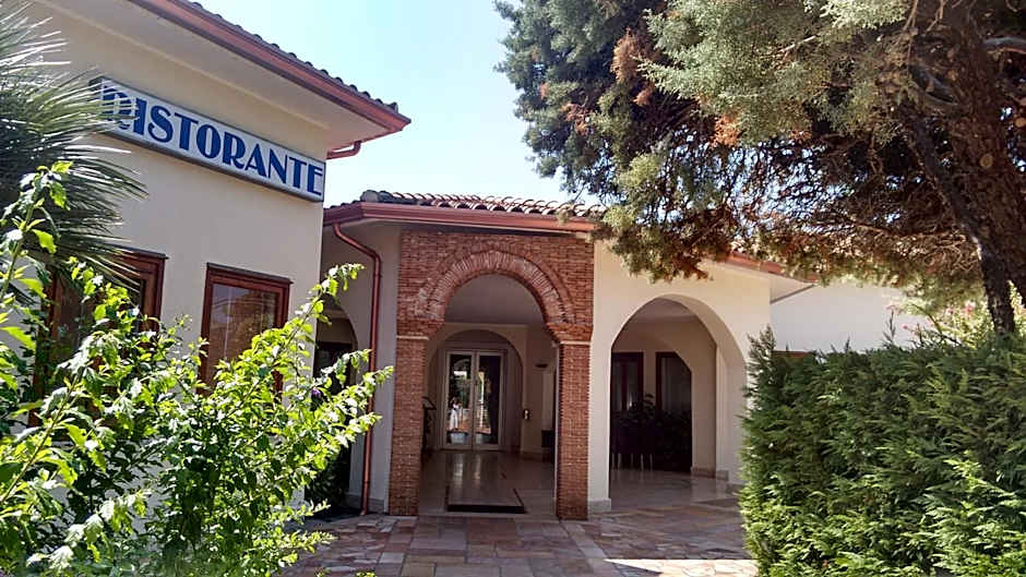 Villaggio Turistico La Mantinera - Hotel