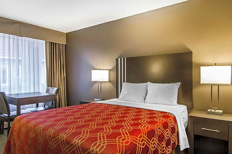 Econo Lodge And Suites