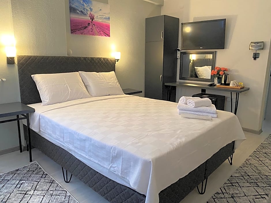 Photo 1 of 10 of 2 Beds, Park View