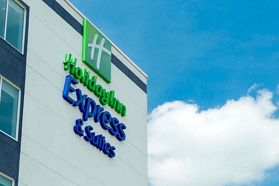 Holiday Inn Express and Suites - Mall of America - MSP Airport By IHG