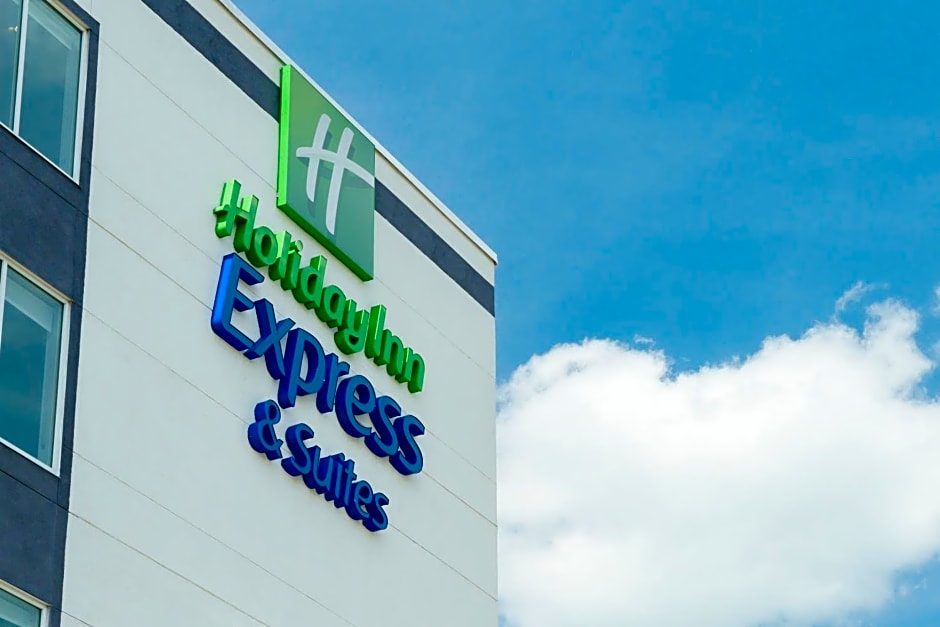 Holiday Inn Express & Suites - Mall of America - MSP Airport