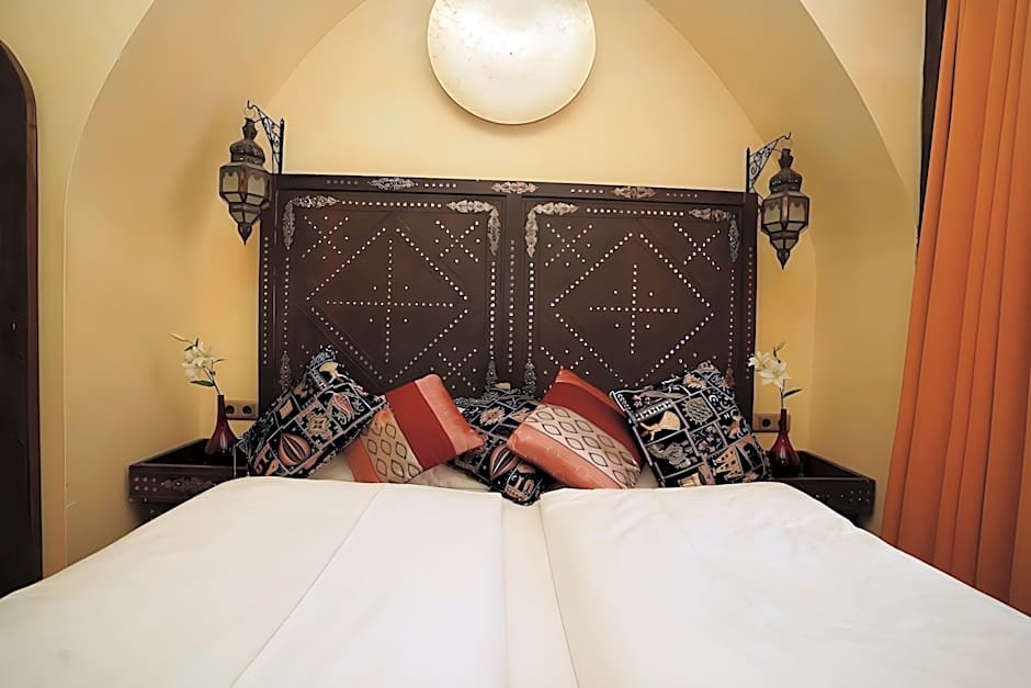 Hotel Villa Oriental & Restaurant                                               