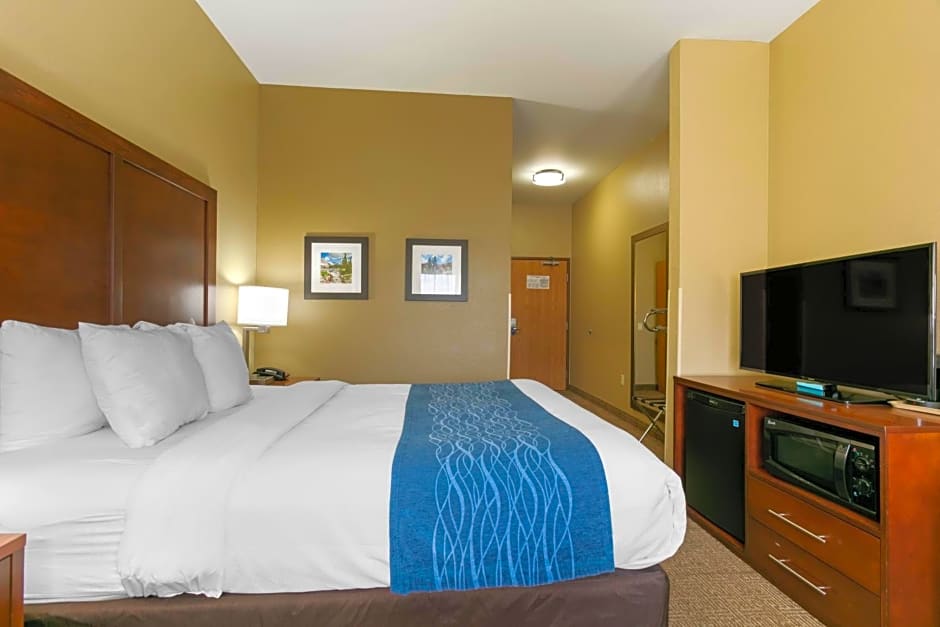 Comfort Inn & Suites Near University of Wyoming