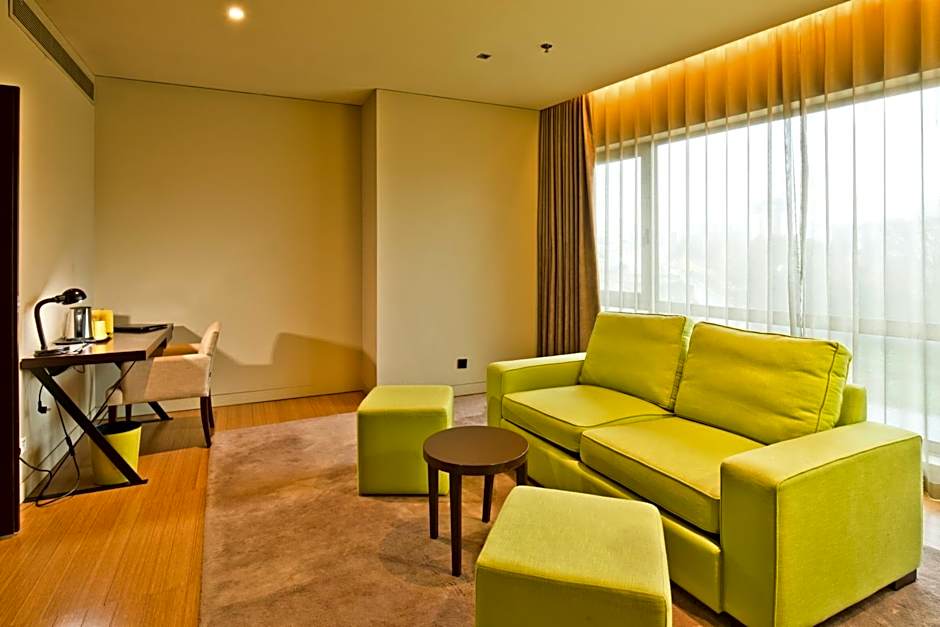 Golden Tulip São João da Madeira Hotel