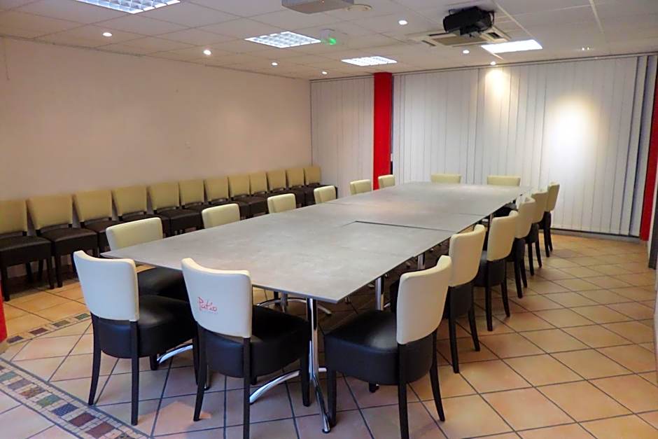 Logis Hôtel Les II Mas - Perpignan Sud