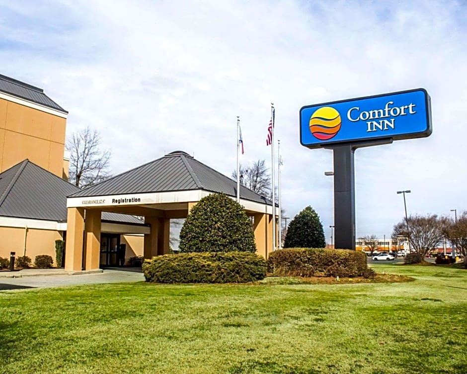 Comfort Inn Fayetteville West Near Fort Liberty