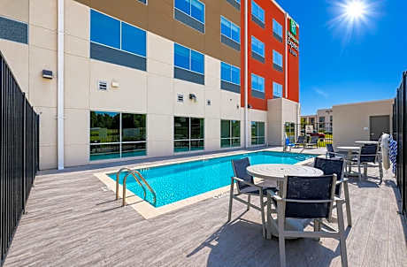 Holiday Inn Express and Suites Lindale By IHG