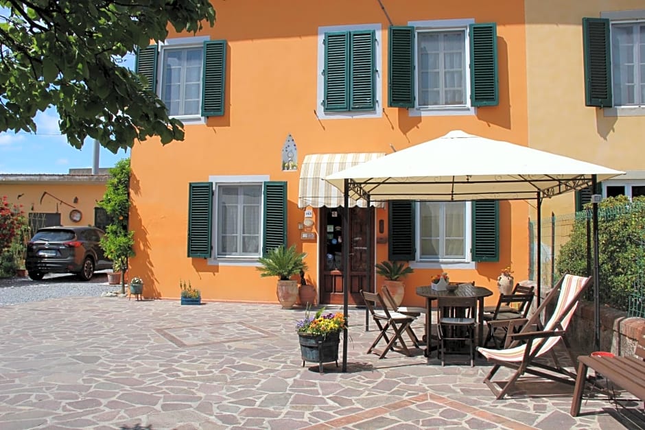 Bed & Breakfast Lucca Fora