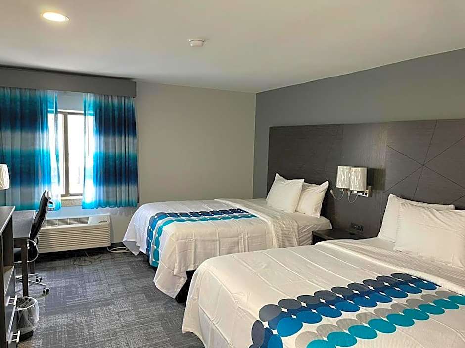 La Quinta Inn & Suites by Wyndham Indianapolis Airport Executive