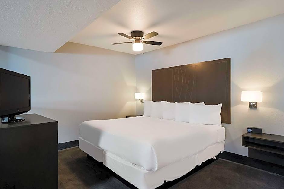Richland Riverfront Hotel and Conference Center, Ascend Hotel Collection