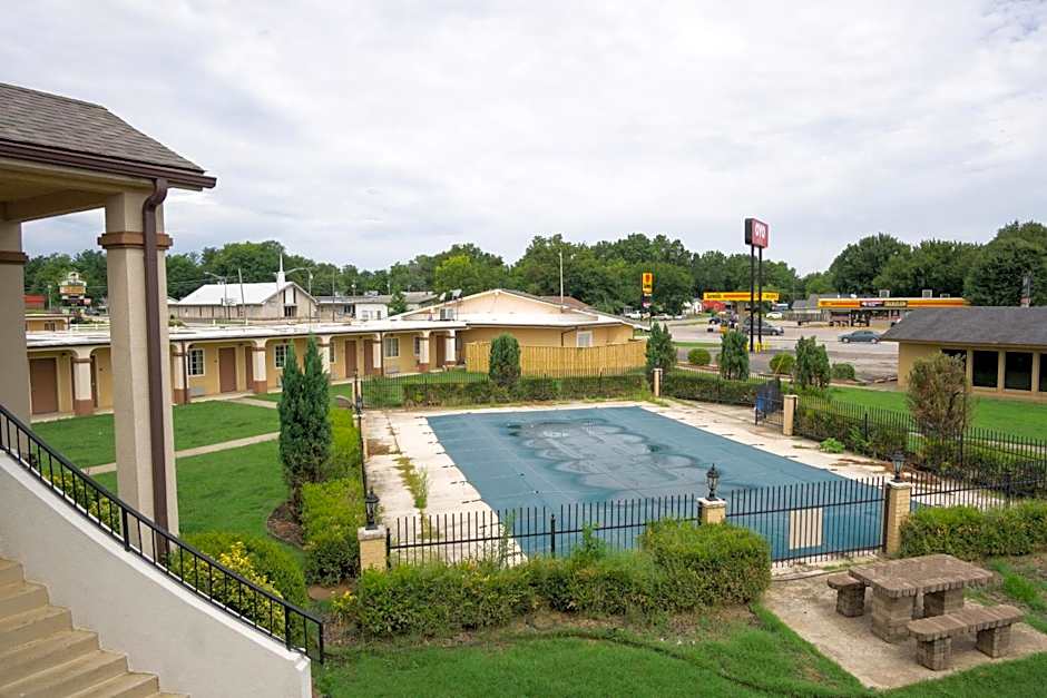 Woodridge Inn and Suites