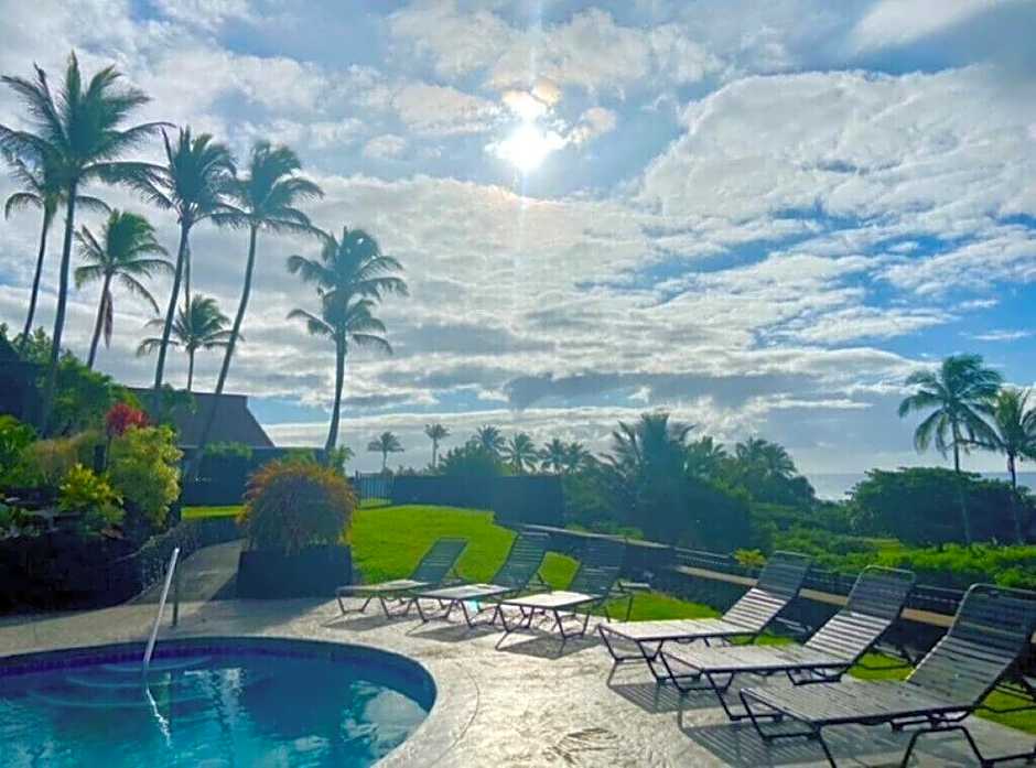 Beachfront 1 Bedroom Condo with Private Beach, Pool, Hot Tub