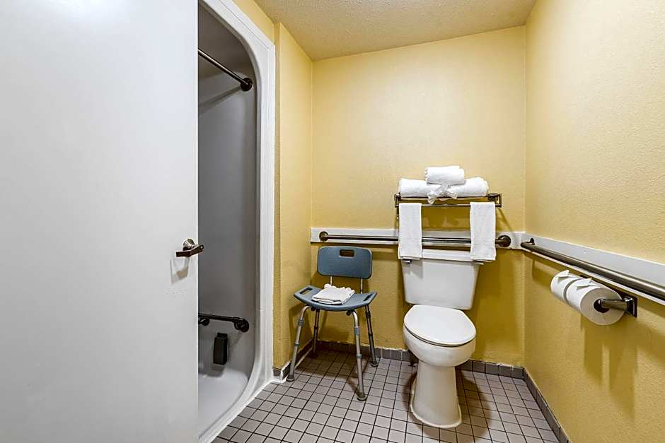 Days Inn by Wyndham Federal Way