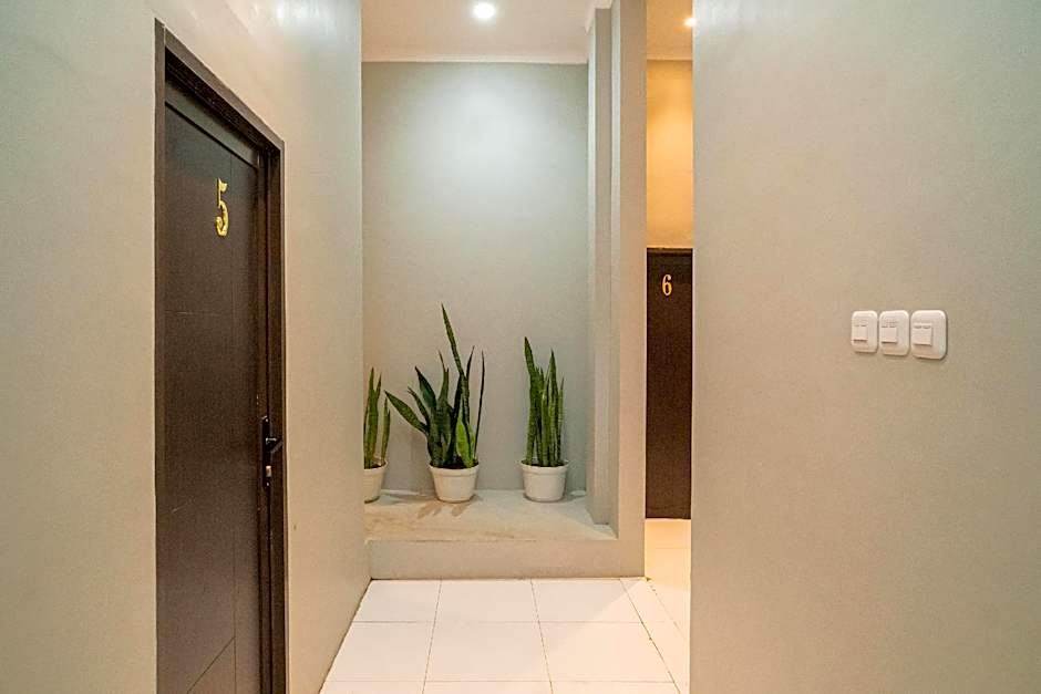 RedDoorz near Wisata Paribendo Lawang