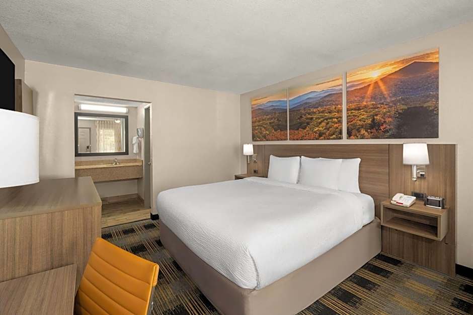 Days Inn by Wyndham Canton