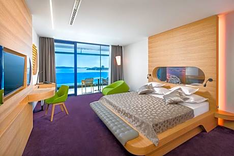 Deluxe Double or Twin Room with Balcony and Sea View