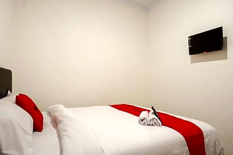 RedDoorz @ Losari Area 2 Makassar