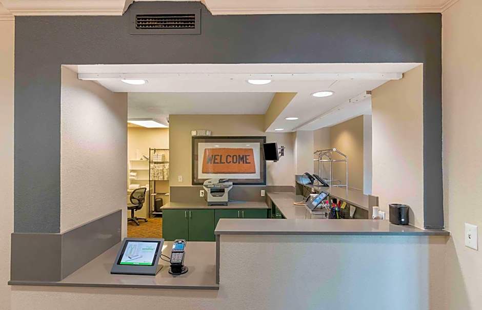 Extended Stay America Suites - Kansas City - Country Club Plaza