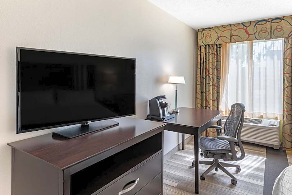 Holiday Inn Express Hotel & Suites Cincinnati-Blue Ash By IHG