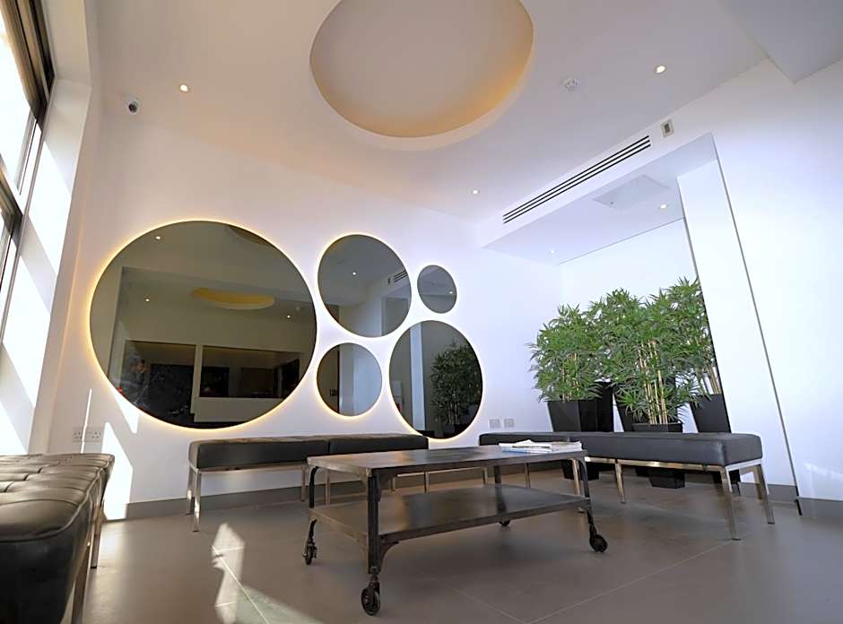 Pelican London Hotel And Residence