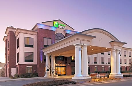 Holiday Inn Express & Suites Pine Bluff/Pines Mall, an IHG Hotel