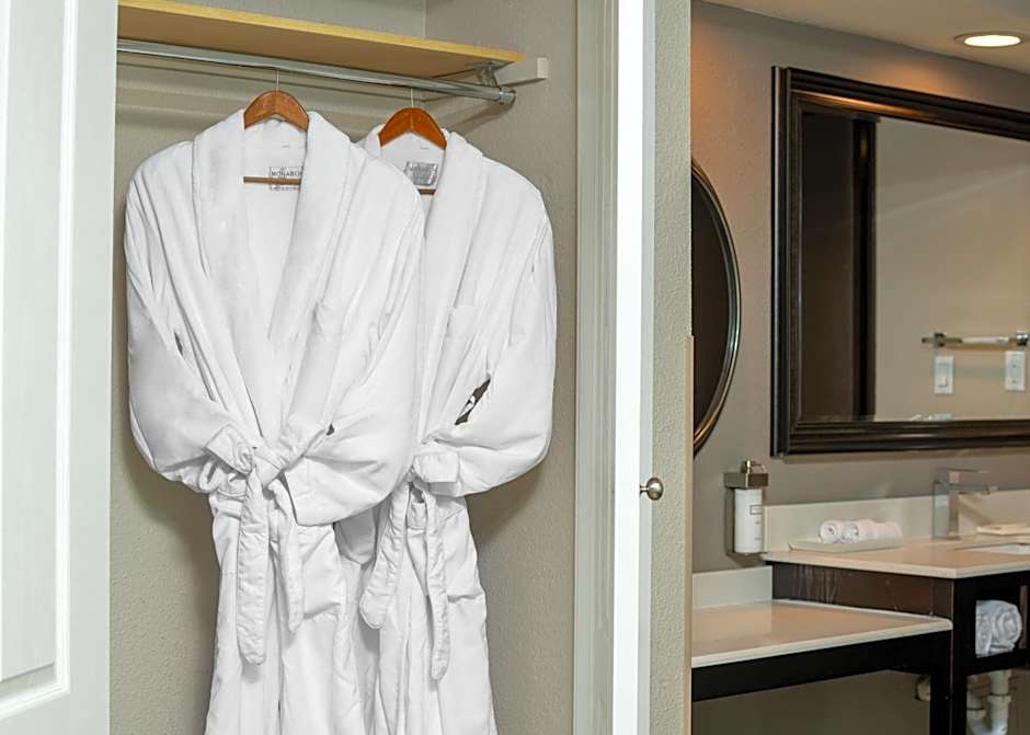 Yosemite Southgate Hotel & Suites