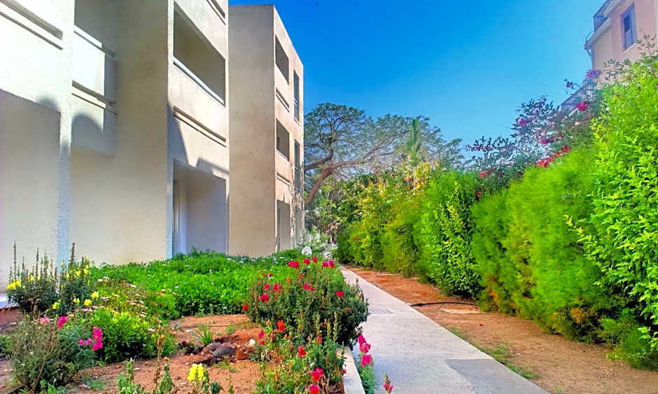 Daphne Hotel Apartments